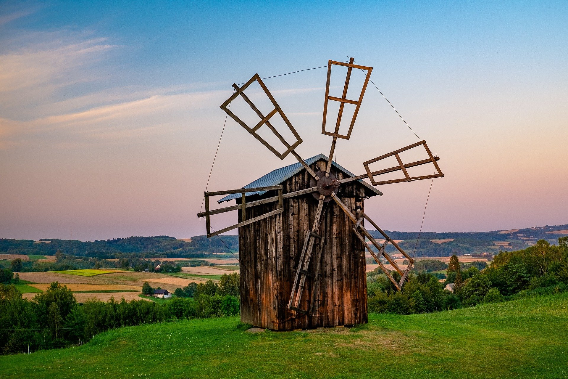 old-windmill-5713337_1920
